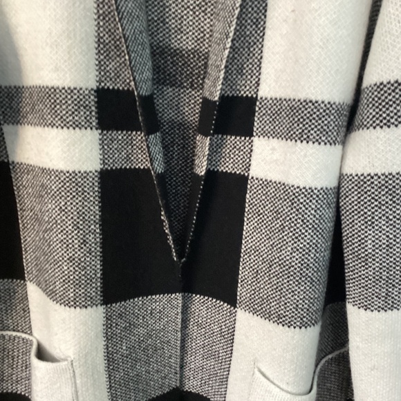 Sweater - Picture 2 of 4